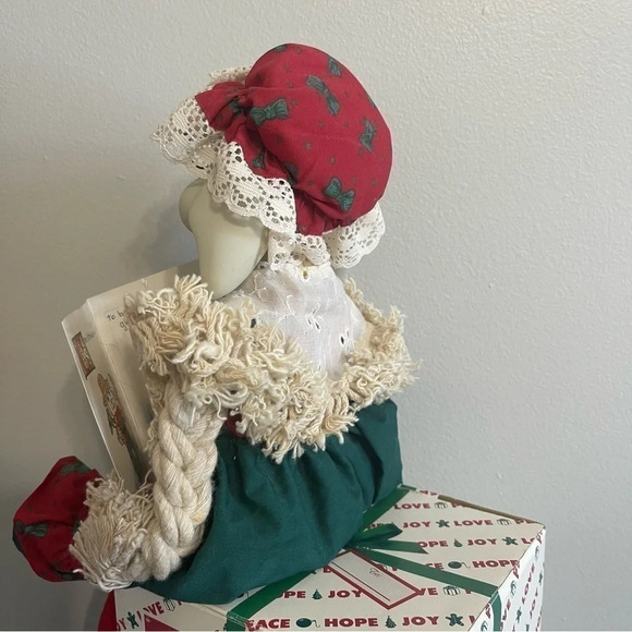 New VINTAGE 1996 House of Lloyd Christmas Around the World Grannie Flo Bunny - Picture 6 of 9